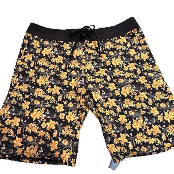 Avid by Avid Gear Mens Size 34 Yellow Floral Swim Trunks - Picture 1 of 7